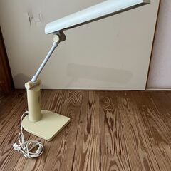 【差上げます】電気スタンドＢ