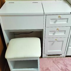 一台二役のドレッサーデスク【ニトリ】