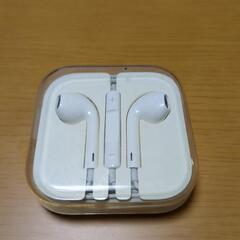 イヤホン2本とケース1つ　アイフォン付属品