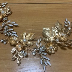 ブライダル ゴールドヘアアクセサリーの画像