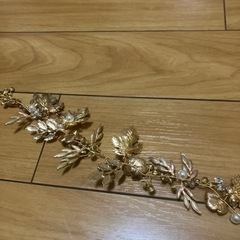 ブライダル ゴールドヘアアクセサリーの画像