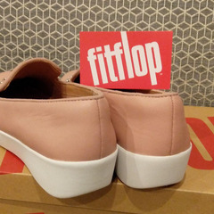 【新品未使用】FITFLOP（フィットフロップ）桜カラー革靴ローファーの画像