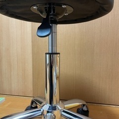 【新品】昇降可能 丸椅子 背もたれ付きの画像