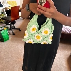 ハンドメイド　かぎ編み　マーガレットモチーフミニバッグの画像