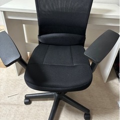 ホワイト机　チェアの画像