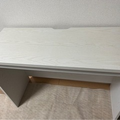 ホワイト机　チェアの画像