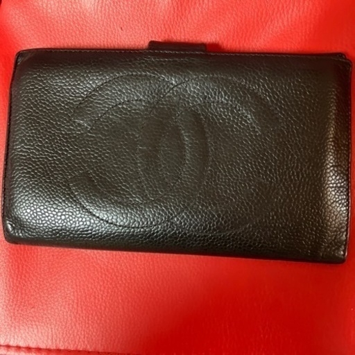 シャネル二つ折りキャビアスキン財布6日まで