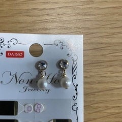 貼るピアスの画像