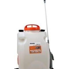 噴霧器を外壁に吹き付ける仕事です。