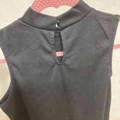 ノースリーブ 黒の画像