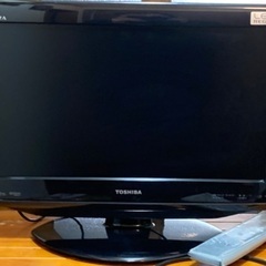 TOSHIBA REGZA 19インチ カラーテレビ  美品中古&木の棚の画像