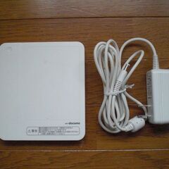 【値下げ450円】docomo純正 置くだけ充電 ワイヤレスチャ...