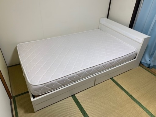 棚・コンセント付きセミダブルベッド