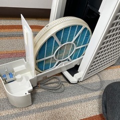 シャープ　加湿空気清浄機　KC-E50-W 2016年製の画像