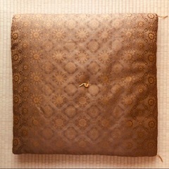 座布団　約58cm×57cm  厚み約6.5cm
