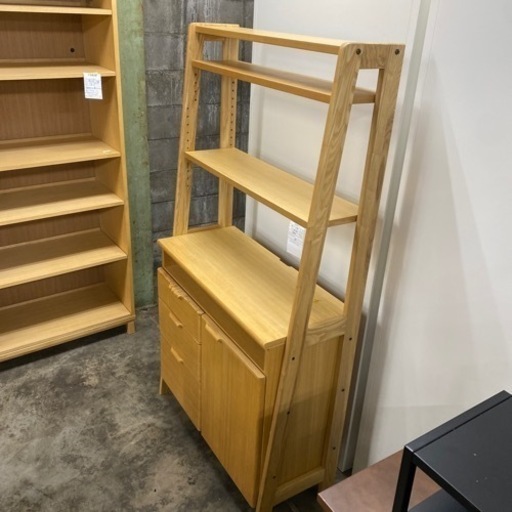 《人気商品》　キャビネット　キッチンボード　収納　飾り棚　棚