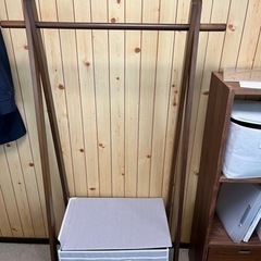 ニトリ　ハンガーラック　木製　ミドルブラウンの画像