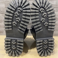 一度のみ使用 ハイカット厚底シューズ 25.0cmの画像