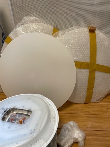 アイリスオーヤマ　シーリングライト　6畳用2つ　8畳用1つ