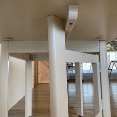 白いテーブル（DIY塗装品）と椅子2脚　中古品の画像