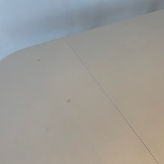 白いテーブル（DIY塗装品）と椅子2脚　中古品の画像