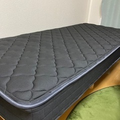 シングルベットマットレス付き