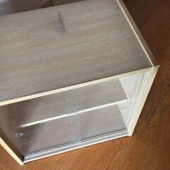 【無料】ガラス戸付き木製ボックスの画像