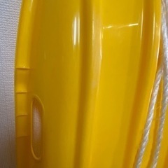お話し中　雪遊び子供用スキースノボ　子供用そり二人乗り　黄色　美品ですの画像