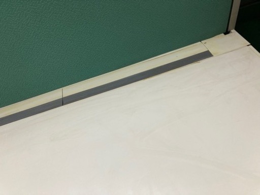 コクヨ　両引き出し机と椅子のセット