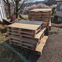 木製パレット無料で差し上げます。キャンプ焚火DIYリフォームに！...
