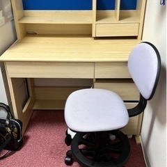 学習机椅子のおまけセット売り  机の状態良いです 今週末には処分致します すぐ取りに来れる方大歓迎の画像