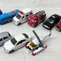 【中古品】トミカ TOMICA ディズニー その他 まとめ売り9個 救急車 ヘリコプター ミニカー ホビー用品の画像