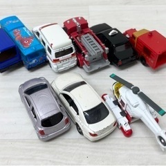 【中古品】トミカ TOMICA ディズニー その他 まとめ売り9個 救急車 ヘリコプター ミニカー ホビー用品の画像