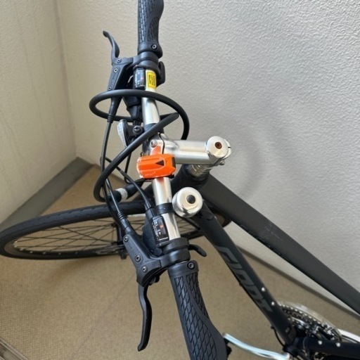 giant escape S クロスバイク　自転車　マットブラック