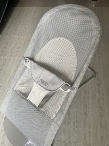 ベビービョルン　バウンサー　グレー