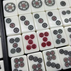 麻雀牌 横18×縦25×厚み15mm マージャンパイ ケース付き 札幌市手稲区の画像