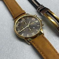 ファッション時計と腕バンドのセットの画像