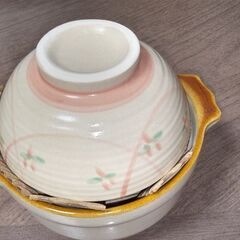 土鍋（小ぶり）未使用　2個あります。（1個300円）