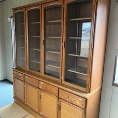 食器棚をお譲りします。