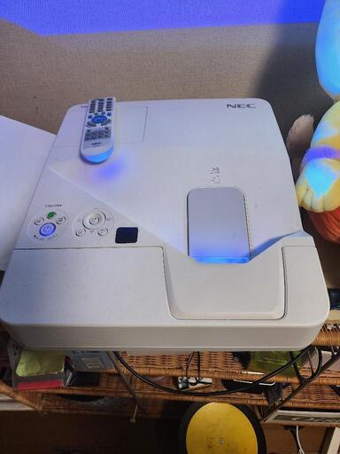 NEC プロジェクター　UM330W