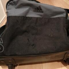 大きなローラー付きadidasバッグ（再投稿）の画像