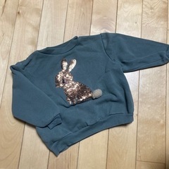セーター（ウサギ柄）