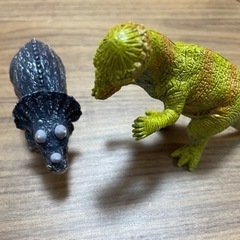 恐竜フィギュア4体セットの画像