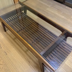 ウッドテーブルの画像