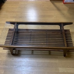 ウッドテーブルの画像