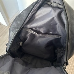 ブラック本革レザーリュック　デイバッグの画像