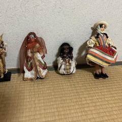 50年前の世界の民族衣装人形の画像