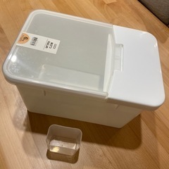 ニトリ米びつ　引き出し用　6㎏の画像