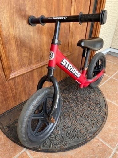 ストライダー　赤