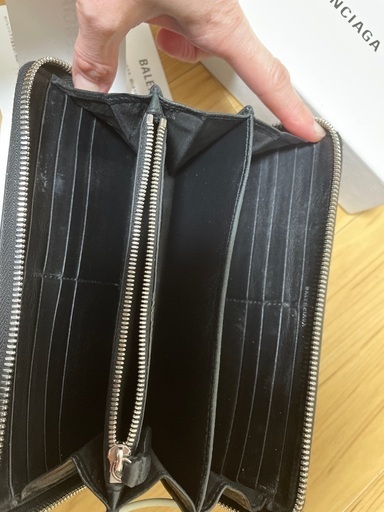 最終値下げ！BALENCIAGA箱ギャランティカード付バレンシアガ長財布